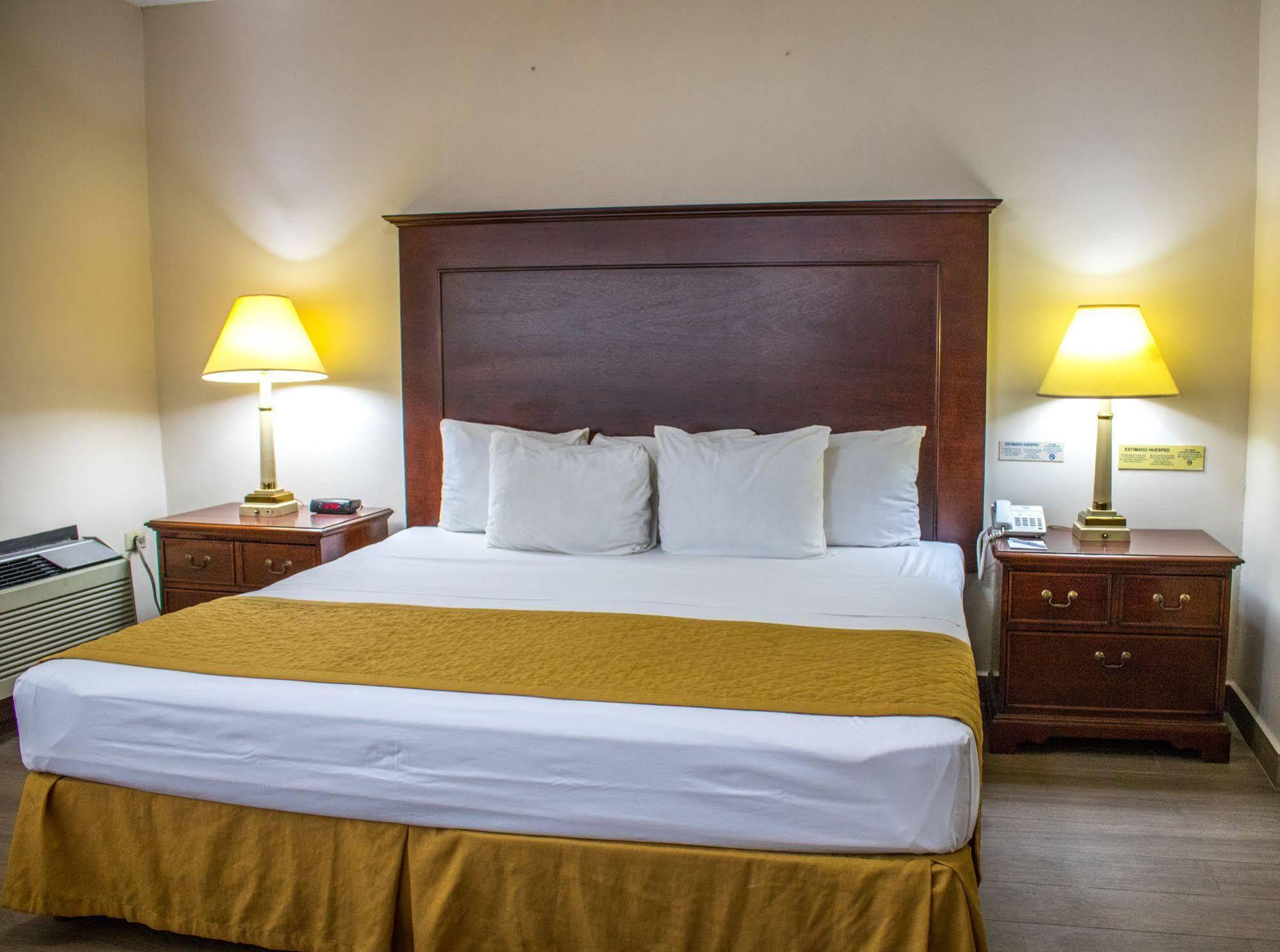 Hotel Plaza Calzada Monterrey Extérieur photo