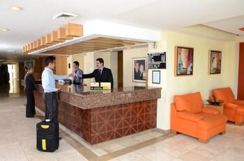 Hotel Plaza Calzada Monterrey Extérieur photo