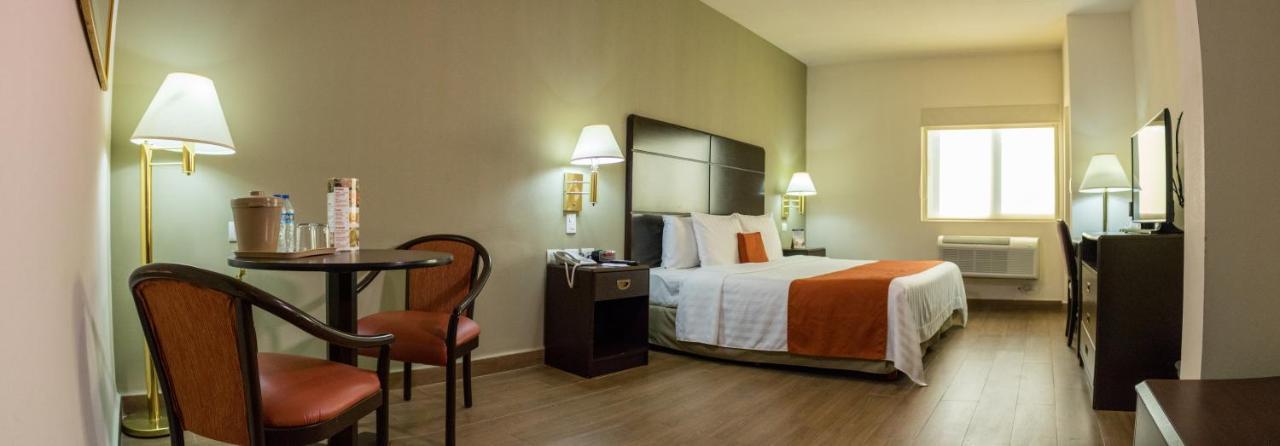 Hotel Plaza Calzada Monterrey Extérieur photo