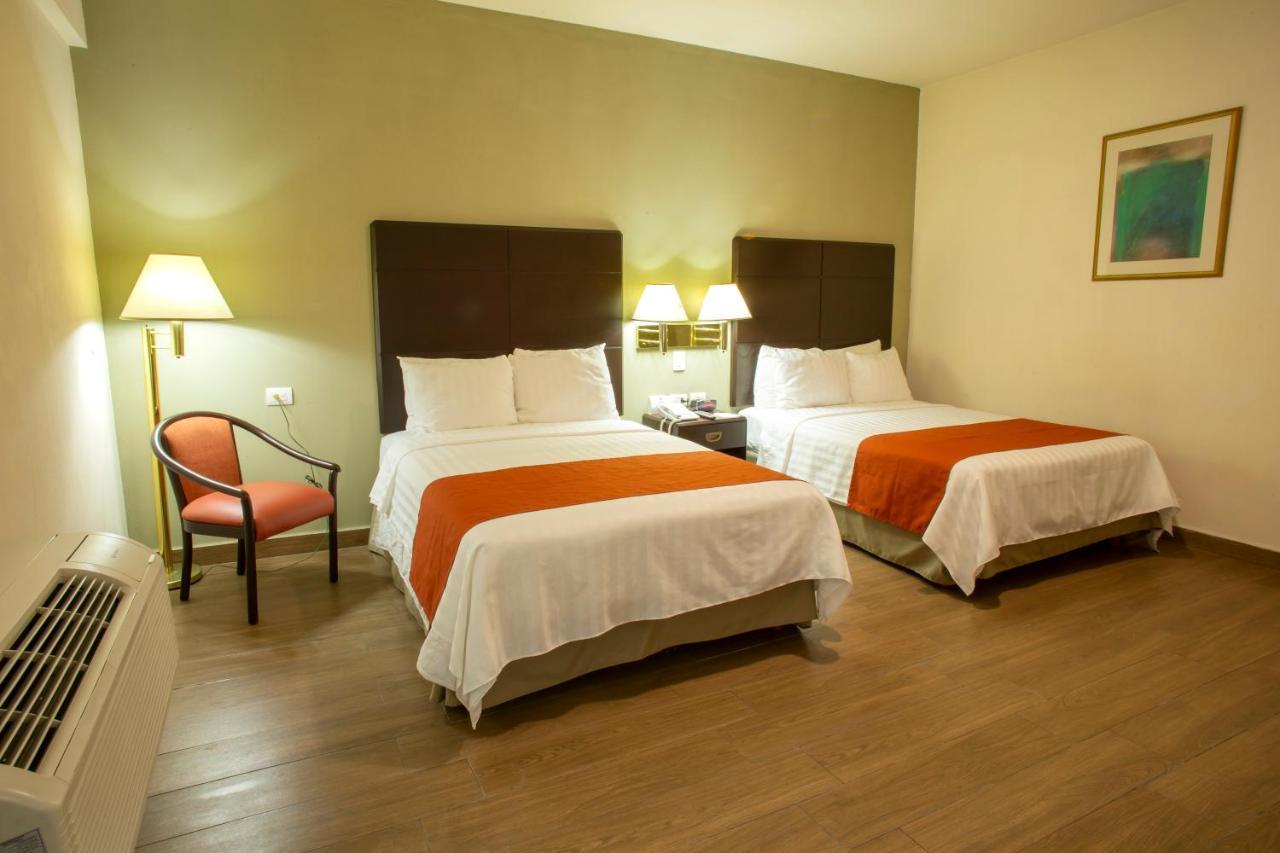Hotel Plaza Calzada Monterrey Extérieur photo